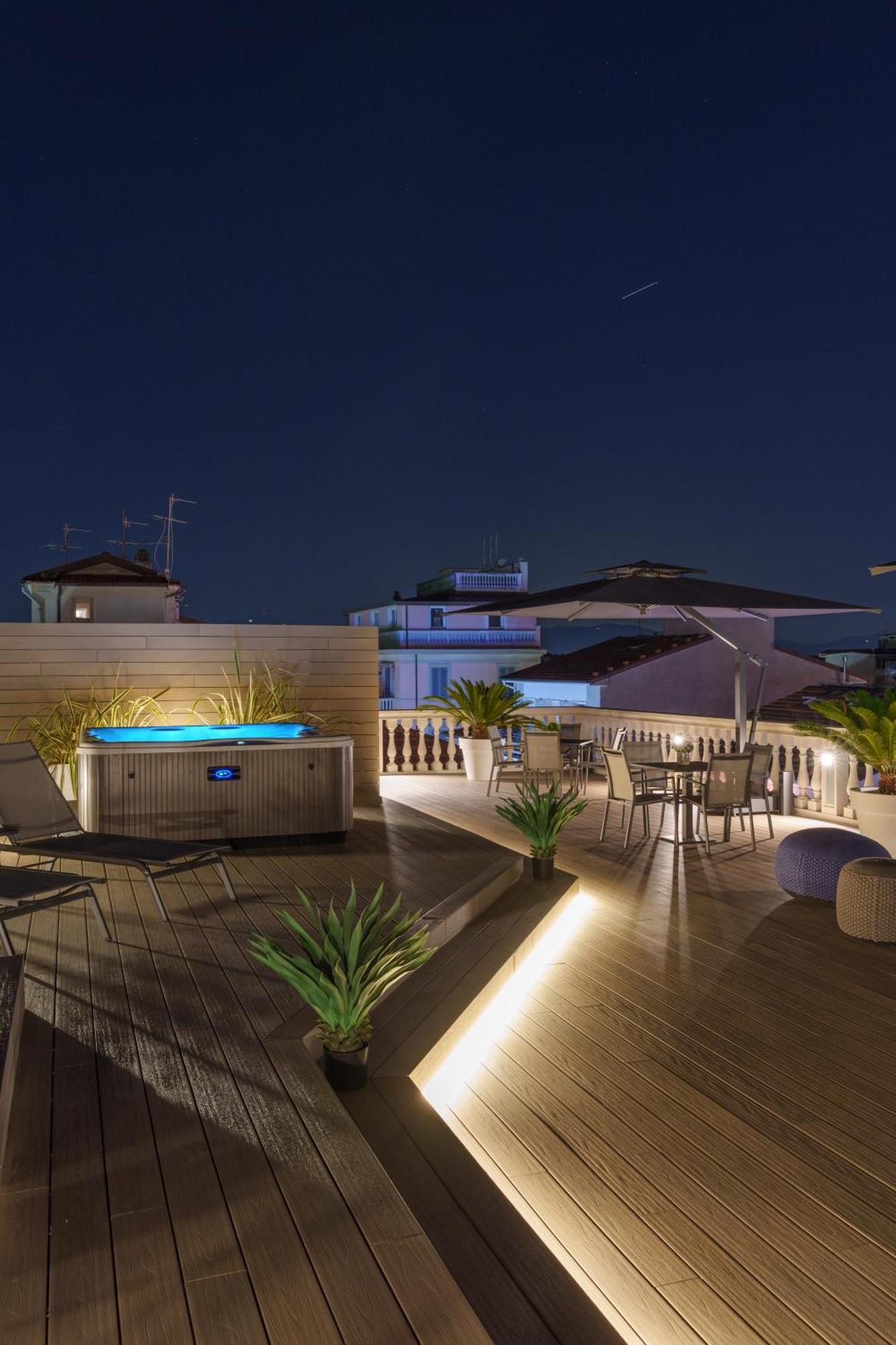 VI Suites Viareggio Exterior photo