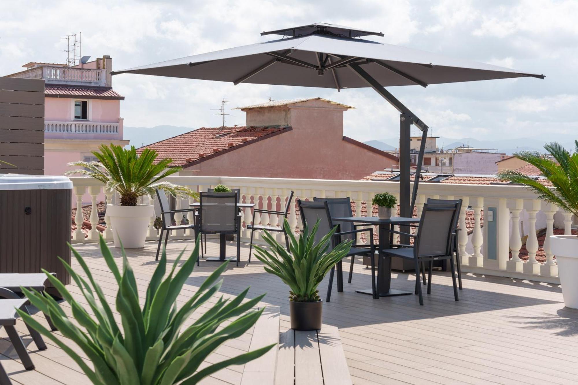 VI Suites Viareggio Exterior photo