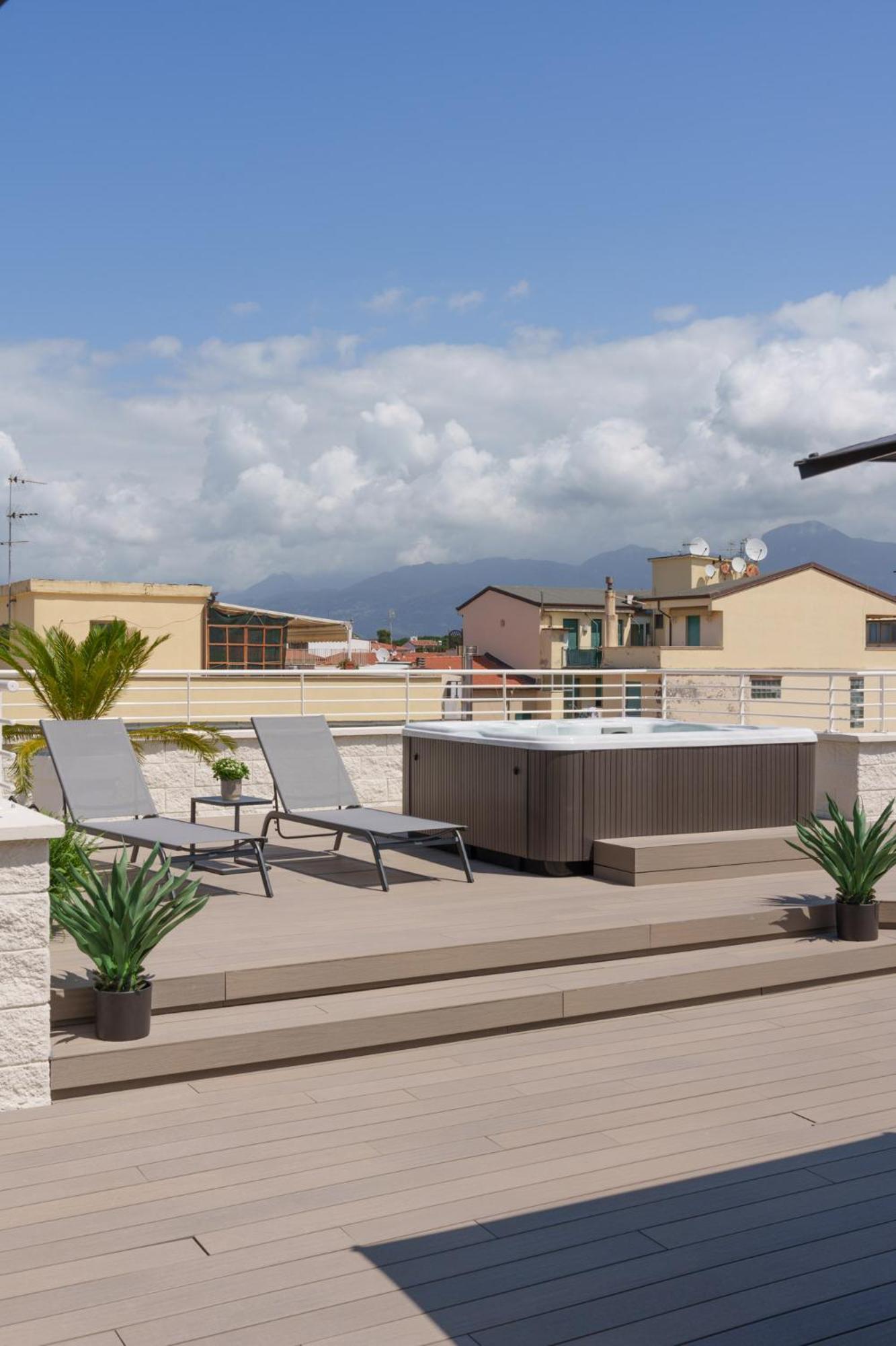VI Suites Viareggio Exterior photo